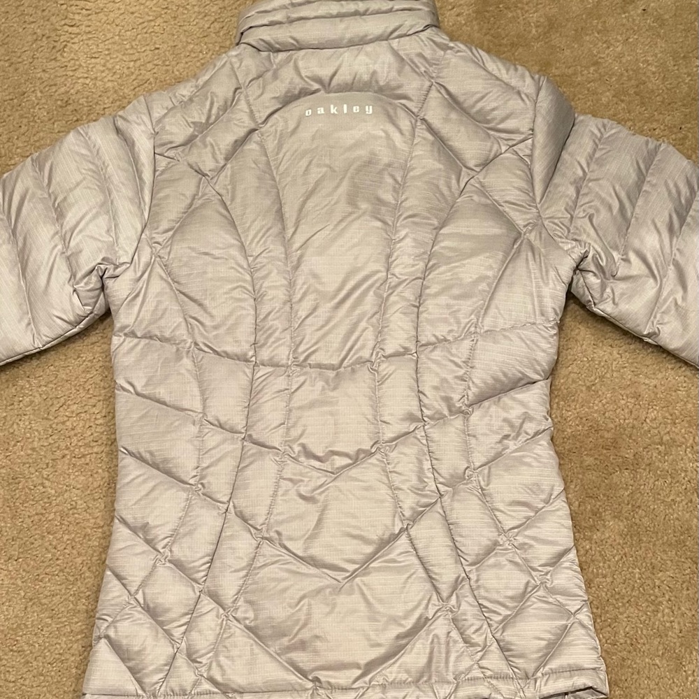 NWOT OAKLEY SILVER PUFFY JACKET SZ SMALL